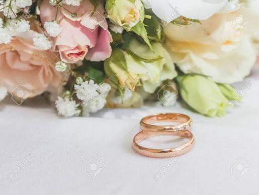 Detalle de anillos de matrimonio